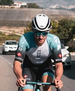 UNISEX Essential Sleeveless Tech Baselayer - White -Triathlon shop Essential Technical Sleeveless Base Layer HERO 01