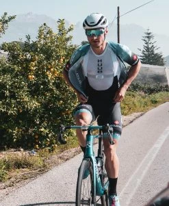 UNISEX Essential Sleeveless Tech Baselayer - White -Triathlon shop Essential Technical Sleeveless Base Layer HERO 02