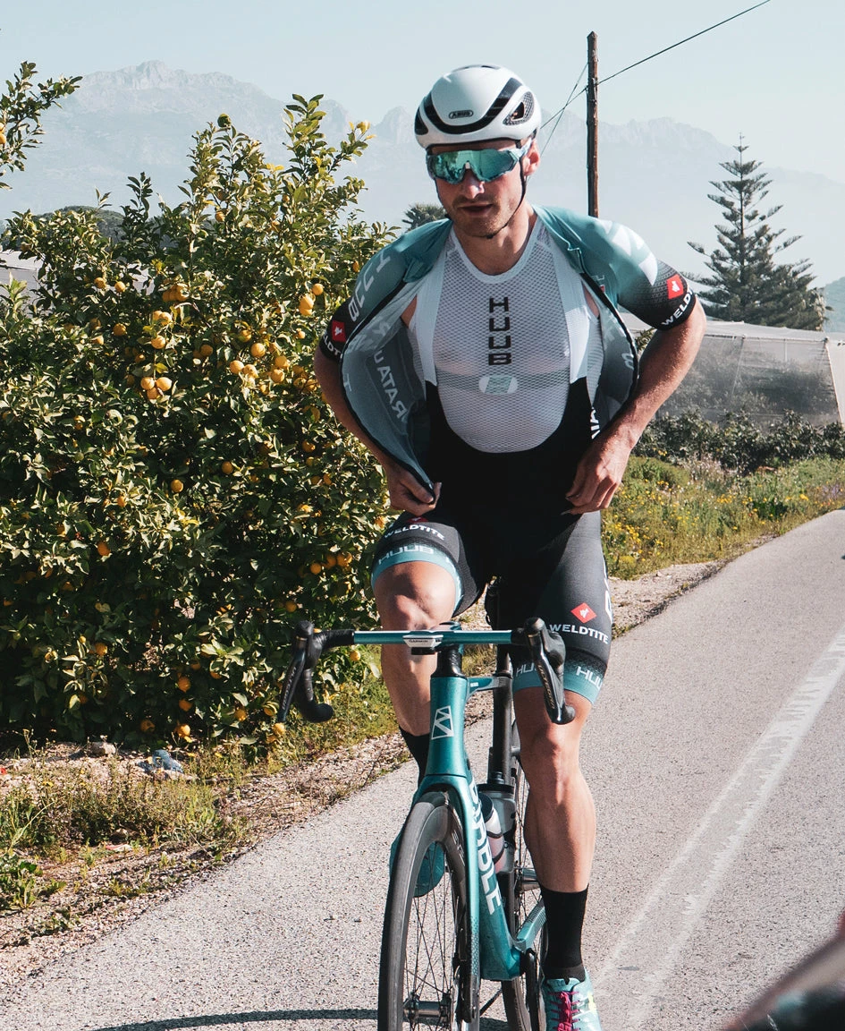 UNISEX Essential Sleeveless Tech Baselayer - Black 3 UNISEX Essential Sleeveless Tech Baselayer - Black - Image 3